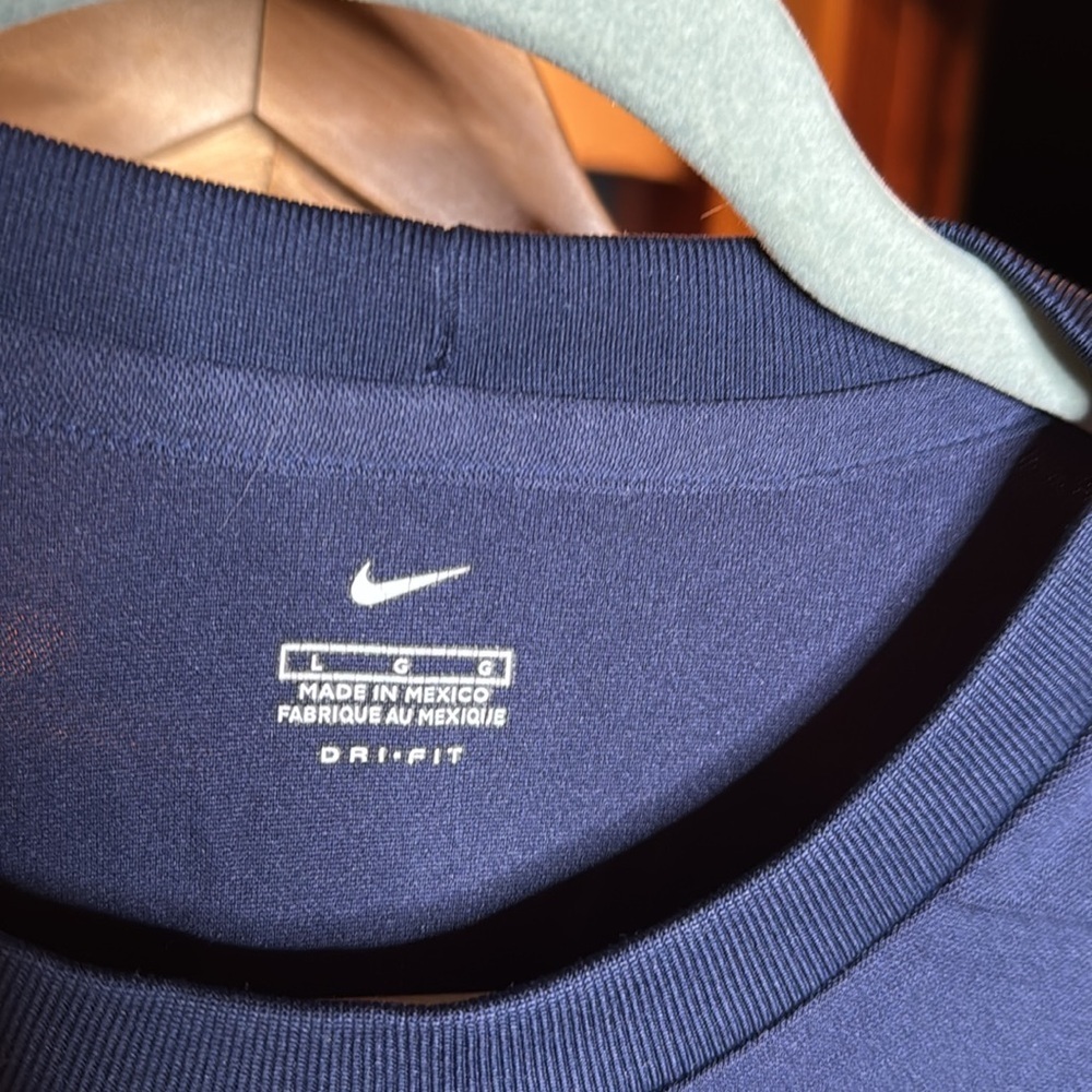 Nike Navy Blue Performance Tee w/ Embroidered Swoosh Size Large - Picture 3 of 6